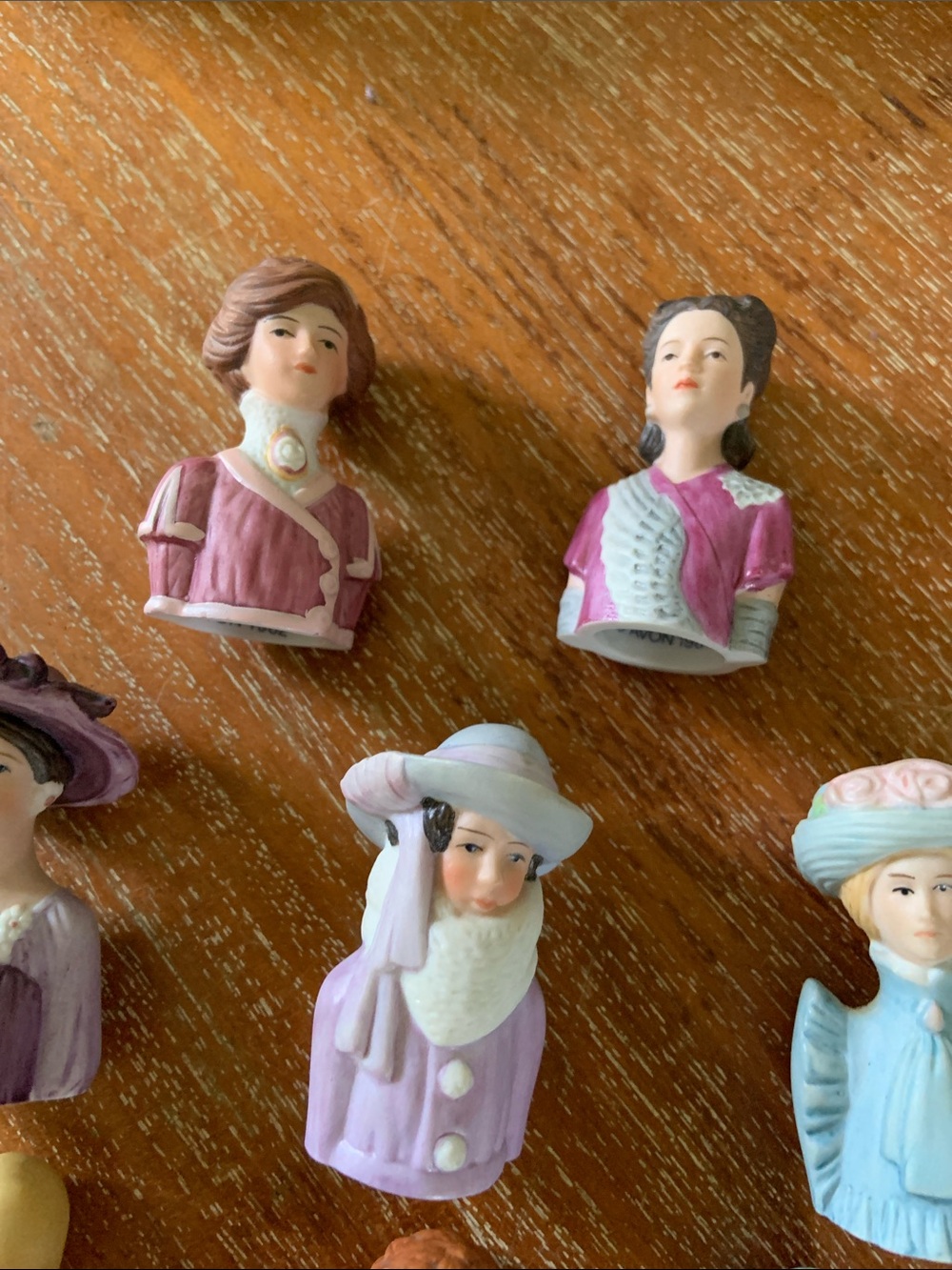 1980s Avon Set of 8 Pastel Porcelain Thimbles - Picture 5 of 16